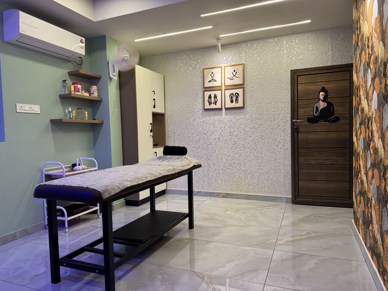 Pedicure spa at ZEUS